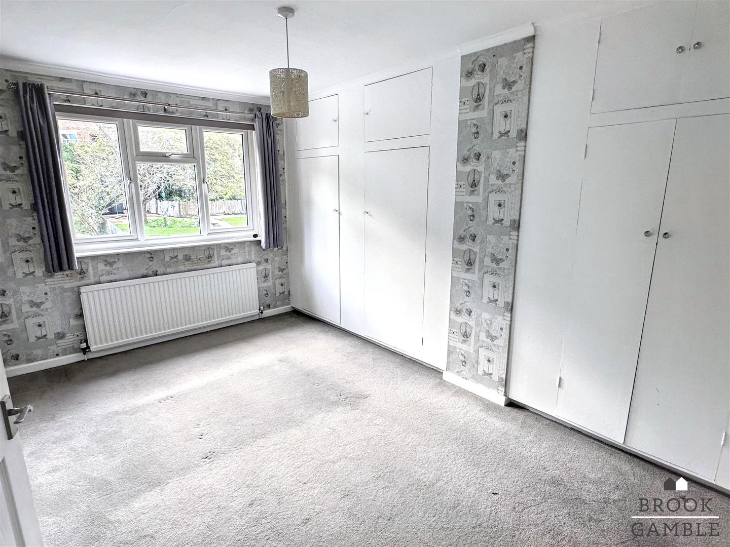 3 Bedroom House - Semi-Detached. Manvers Road in Eastbourne, 17